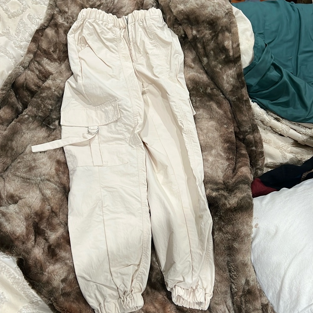 bar III high waste zippered closure Nylon Cargo pants Cream size xs